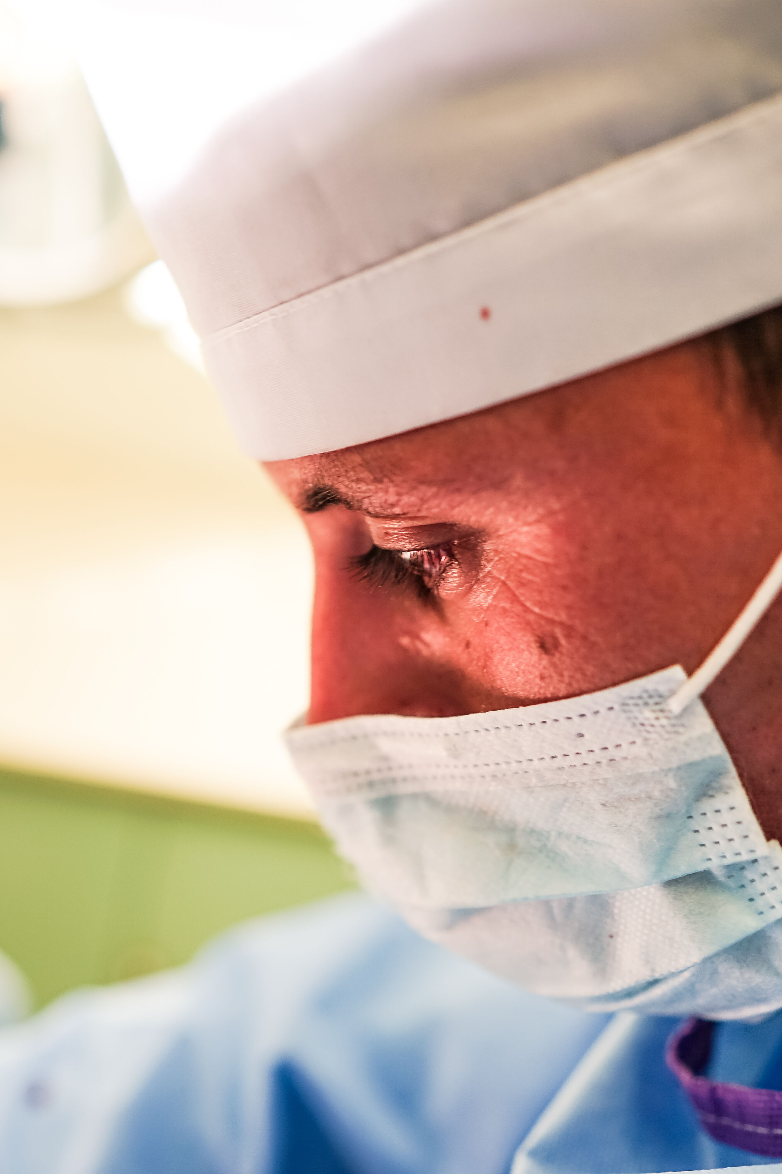 Tadschikischer Chirurg bei der Arbeit
